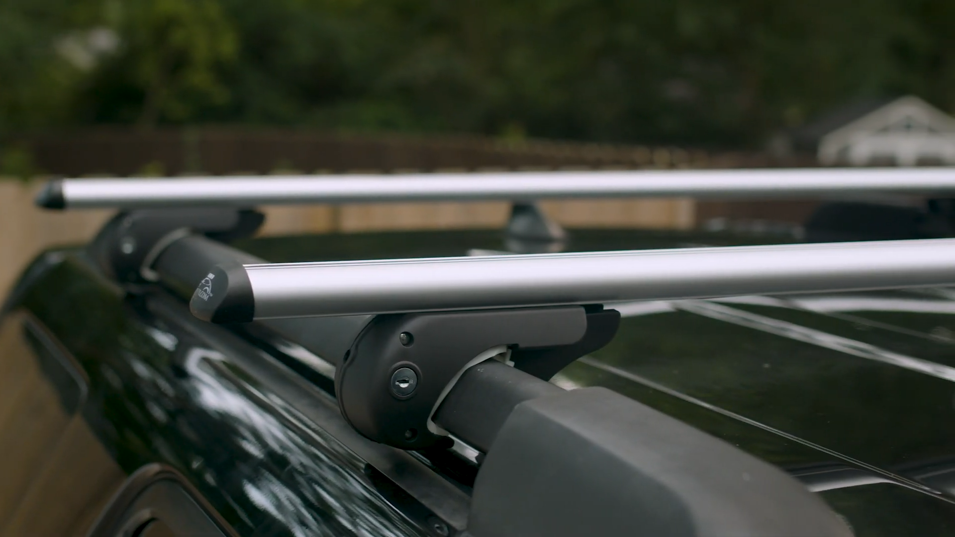 Aluminium or Steel Roof Rack Bars Which Offers Superior Durability RoofPax