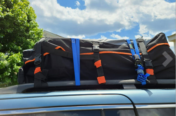 What are the Dos and Don'ts when using ratchet straps on a roof rack?